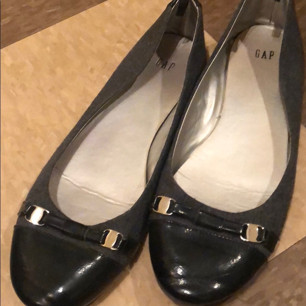 Grey and black Gap flats